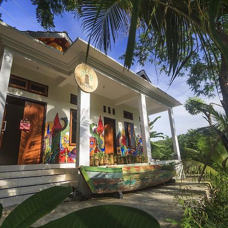 Dorme Tree Hostel Labuan Bajo Ngoại thất bức ảnh
