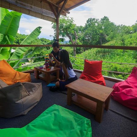 Dorme Tree Hostel Labuan Bajo Ngoại thất bức ảnh