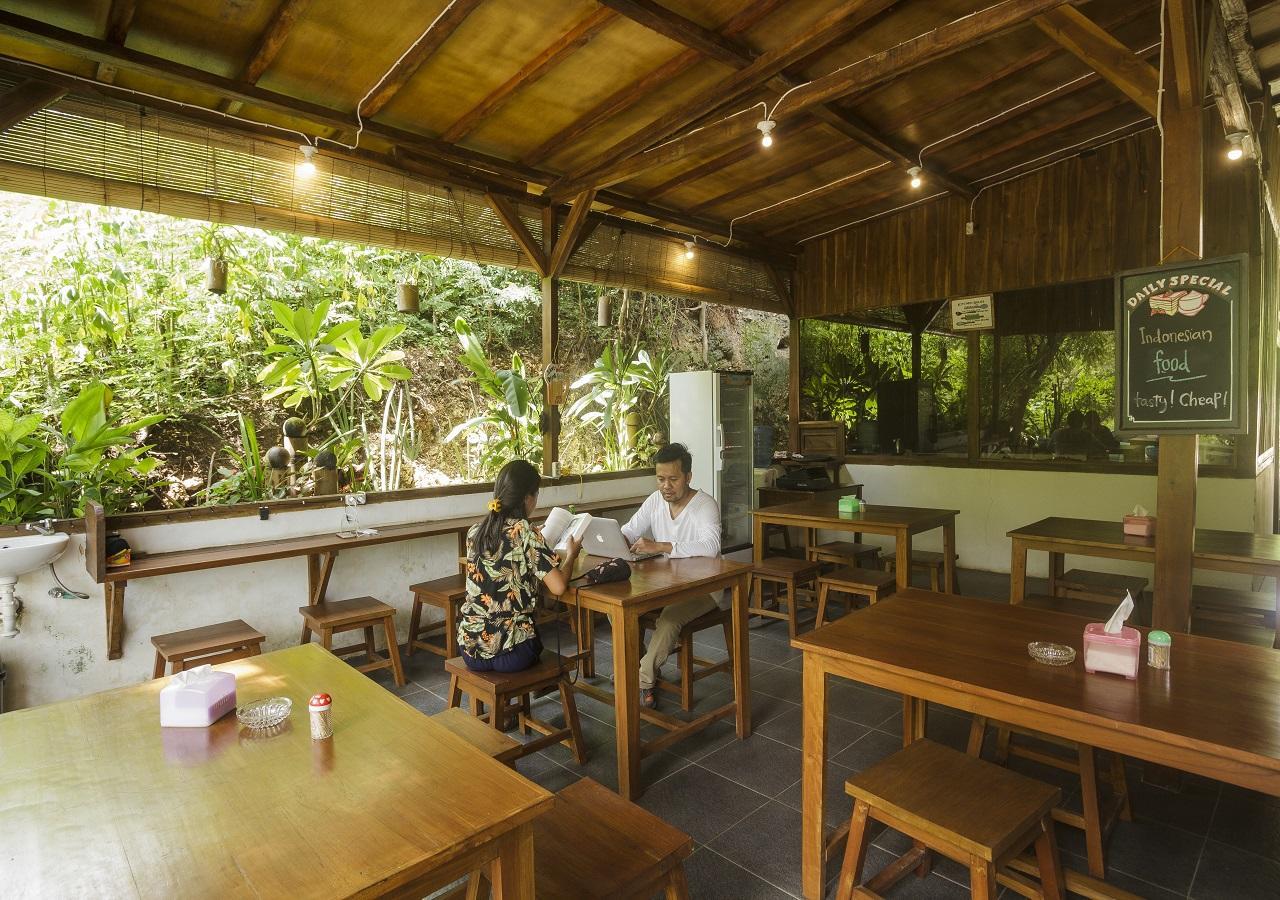 Dorme Tree Hostel Labuan Bajo Ngoại thất bức ảnh