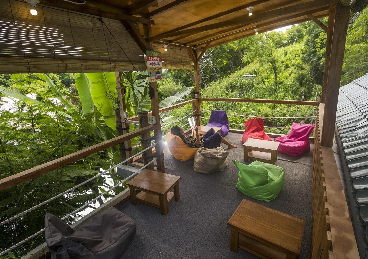 Dorme Tree Hostel Labuan Bajo Ngoại thất bức ảnh