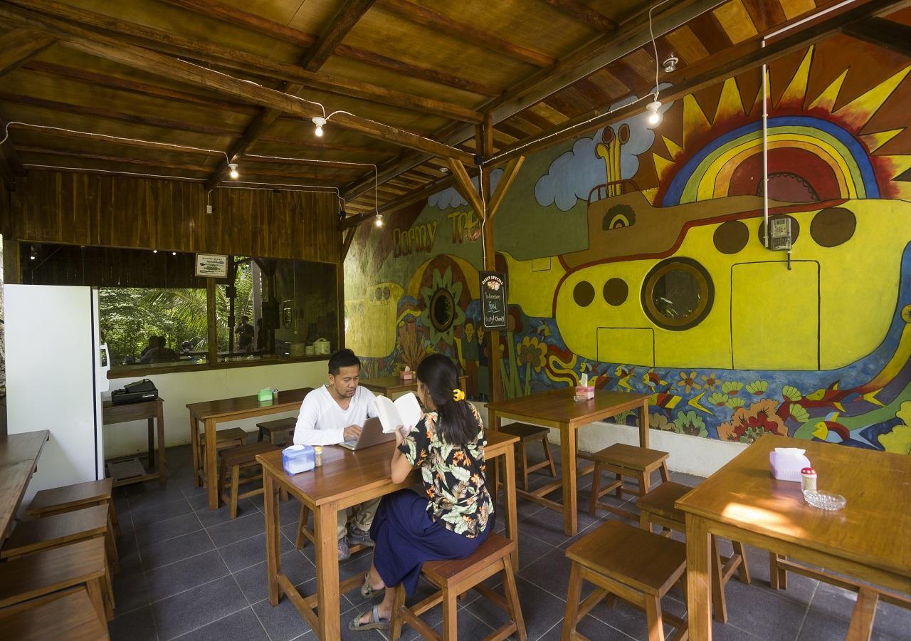 Dorme Tree Hostel Labuan Bajo Ngoại thất bức ảnh