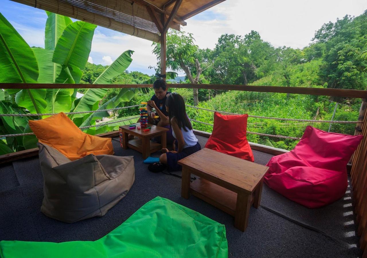 Dorme Tree Hostel Labuan Bajo Ngoại thất bức ảnh